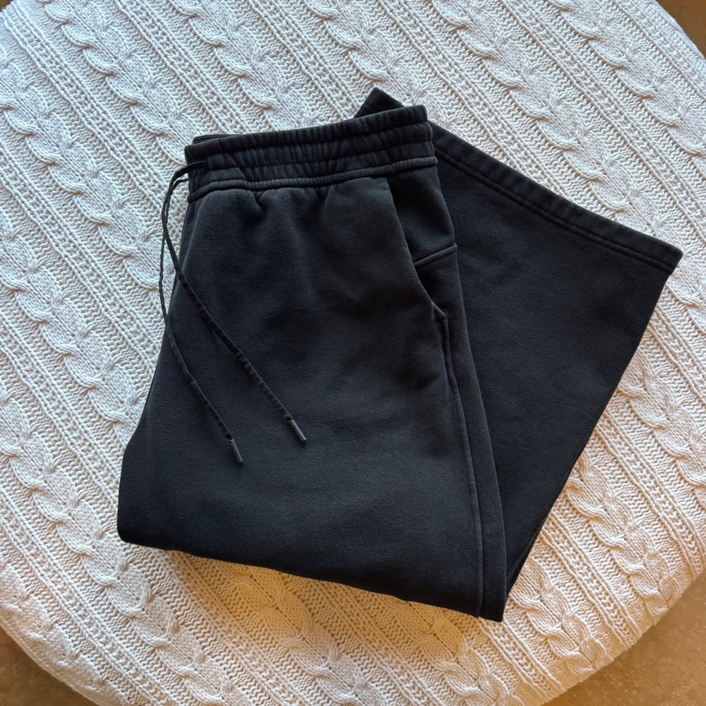 Lululemon Loungeful High Rise Wide Leg Crop - 14